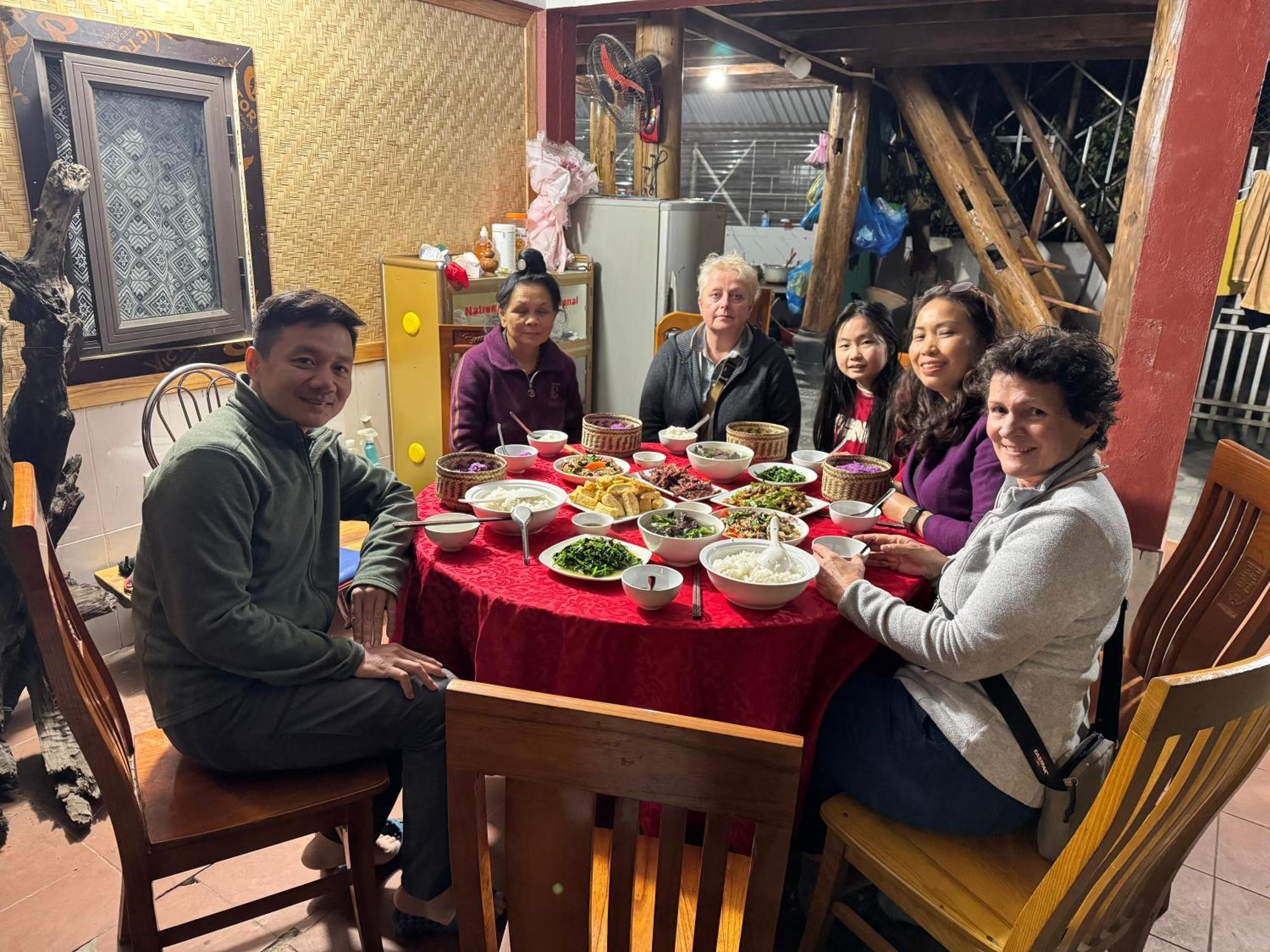 Minh Ngoc Homestay Dien Bien Phu Ban Hin Lom Esterno foto